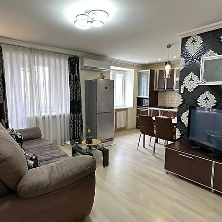 Apartment On Nauki Avenue 102 Dnipro Bagian luar foto